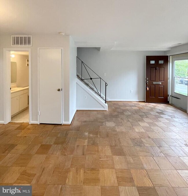 Building Photo - 3724 Ingalls Ave