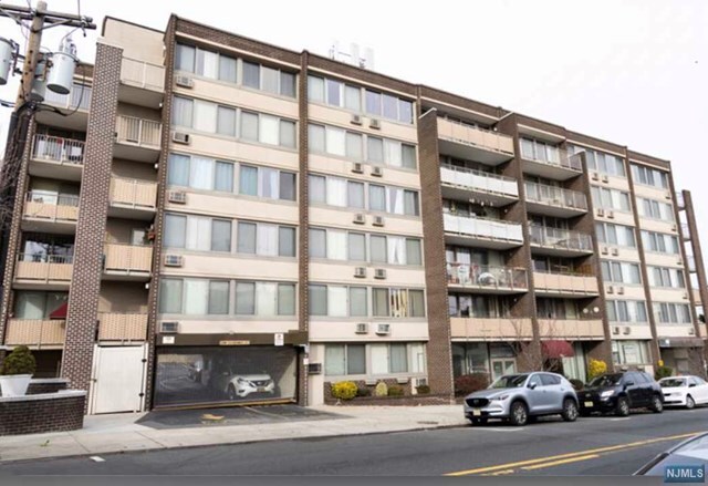 Primary Photo - 515 Anderson Ave