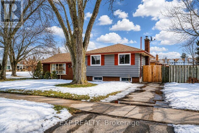 Building Photo - 33 Fairlawn Rd