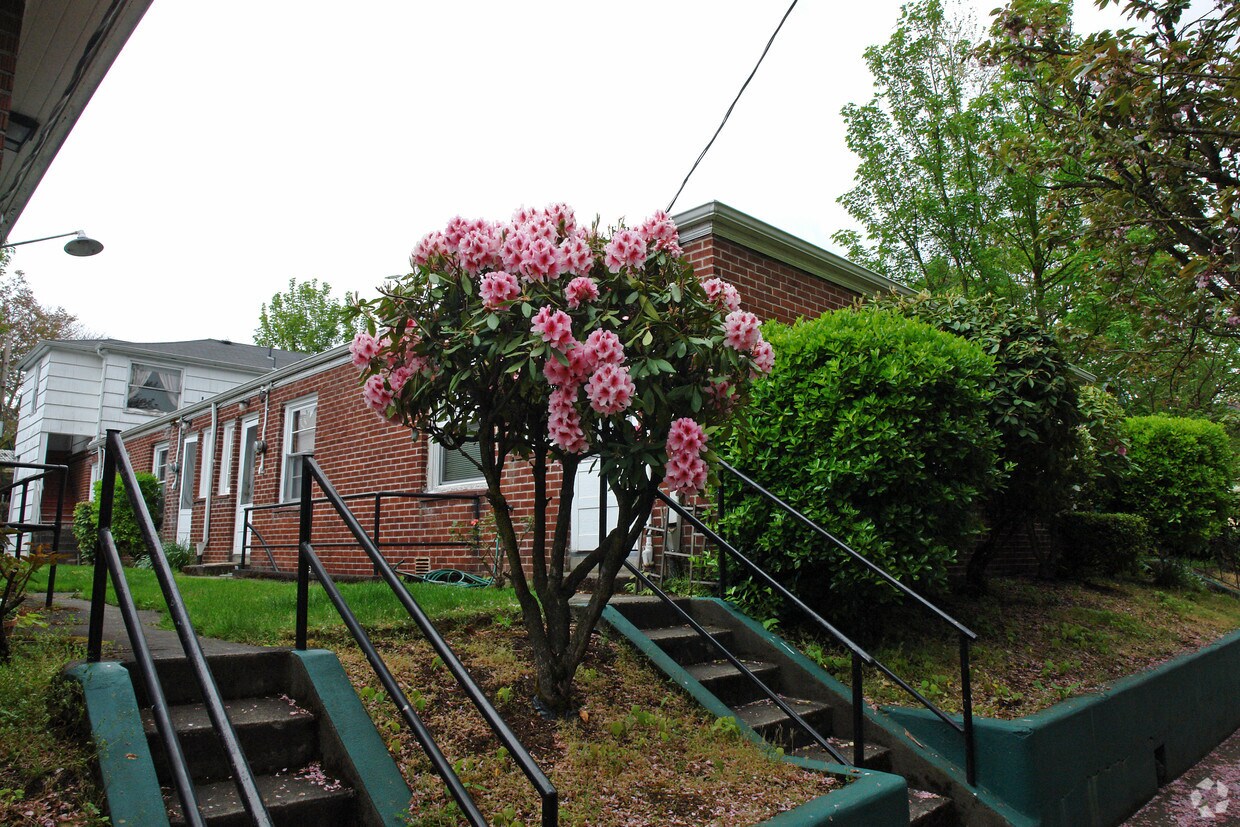 Building Photo - Irvington Court