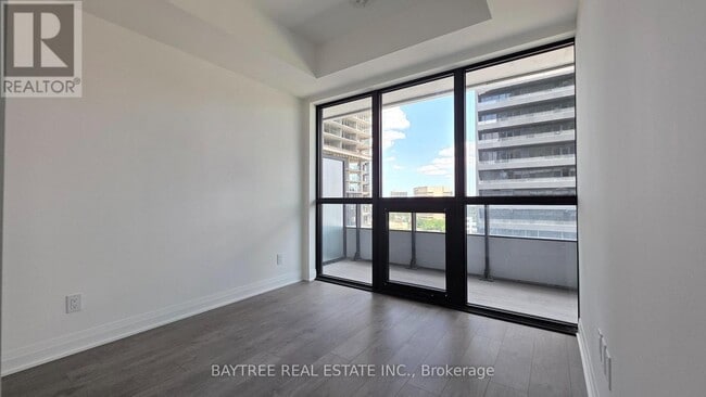 Photo du bâtiment - 4015 The Exchange