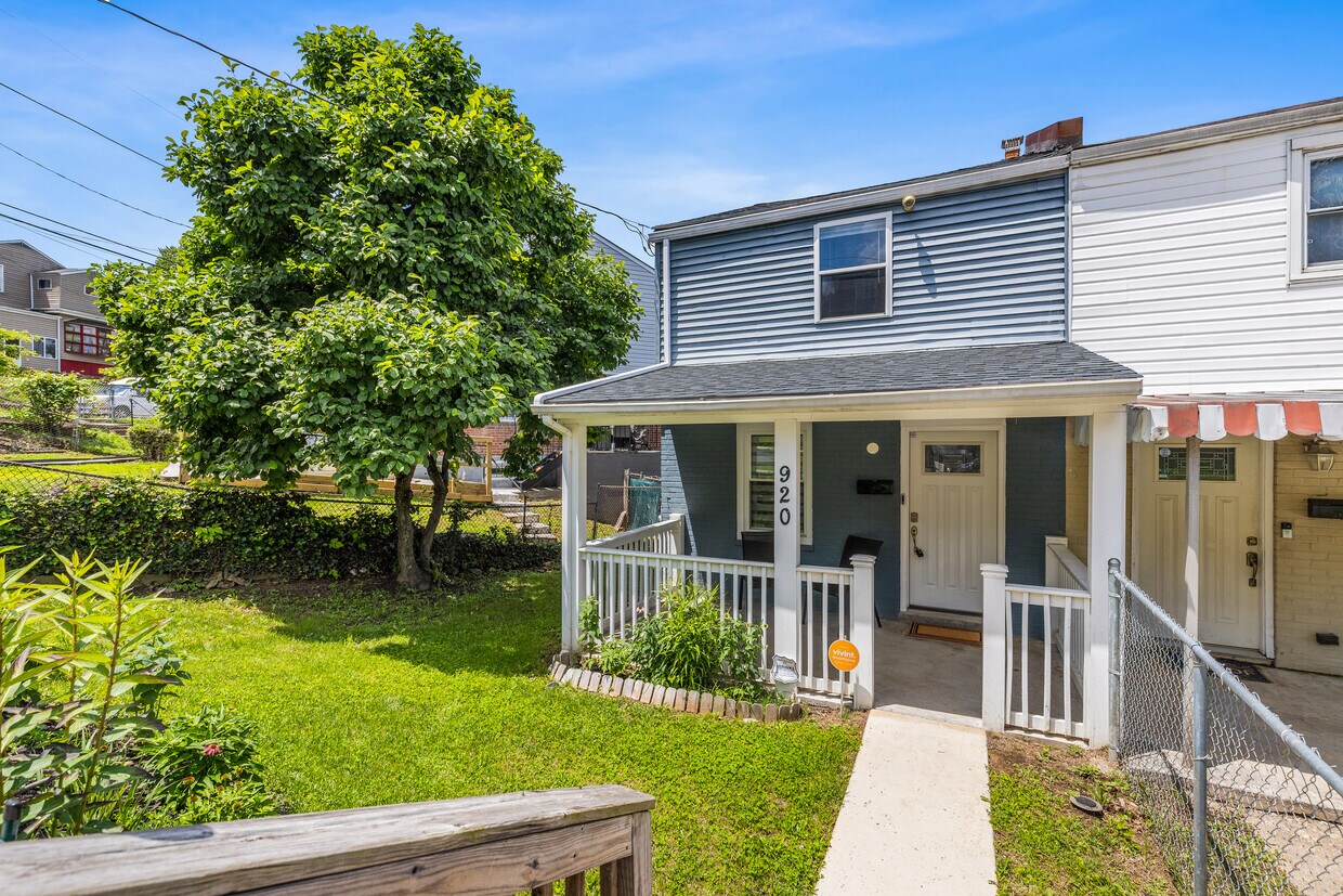 Foto principal - 920 52nd St NE