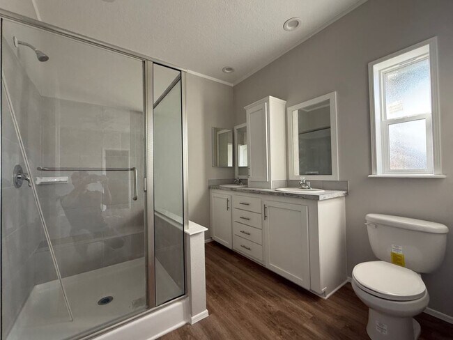 Foto del edificio - 492 Driftwood Dr