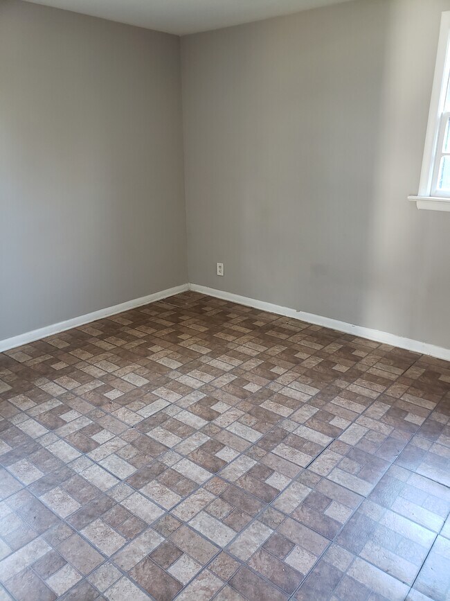 Second bedroom - 2443 Noble Rd