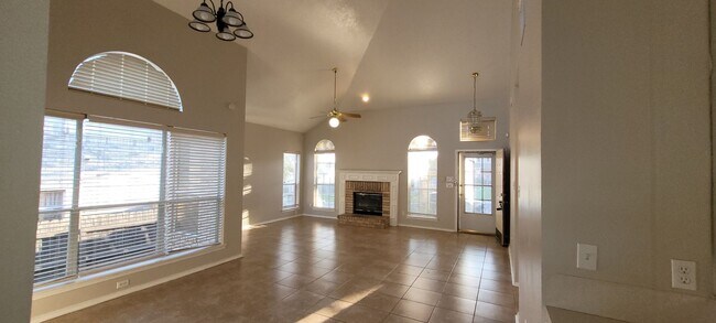 Foto del edificio - Beautiful Home in Woodlake Park!