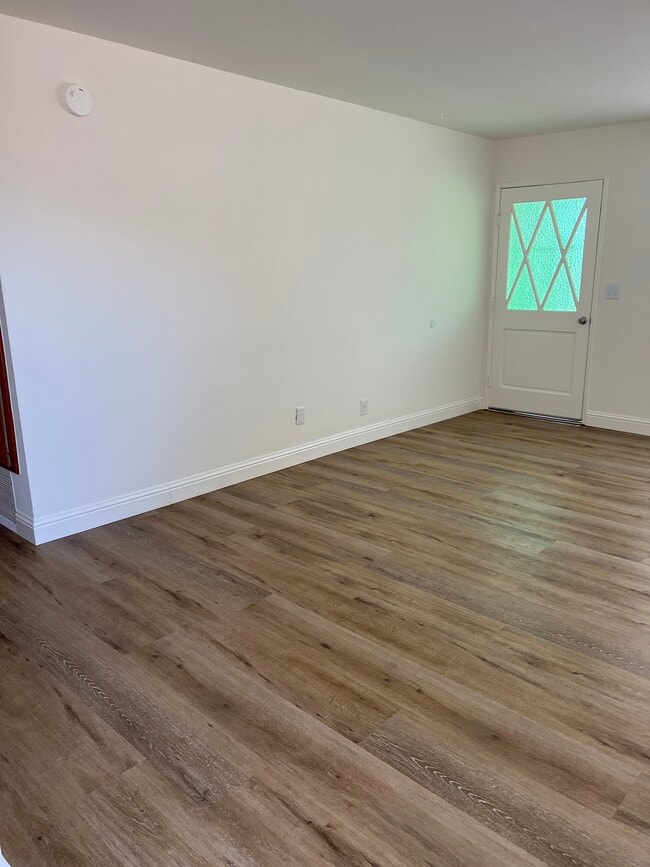 Front Room - 435 Walnut St