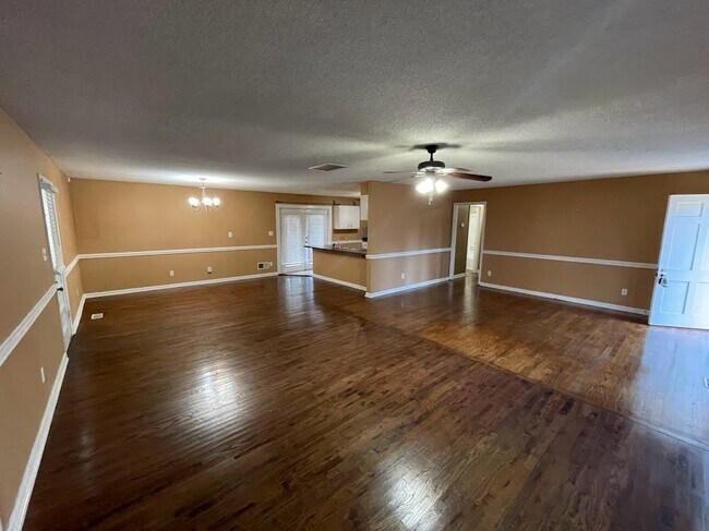 Building Photo - 2211 Barnesdale Wy