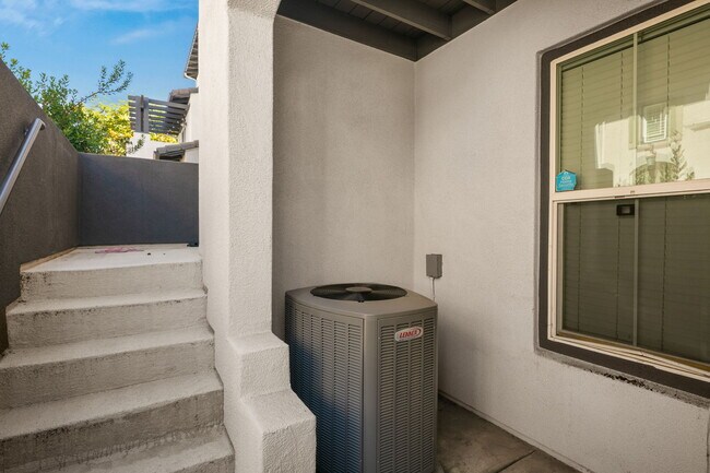 Building Photo - 1625 Filaree Dr
