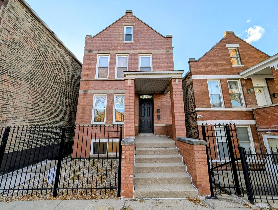 Foto principal - 3334 S May St