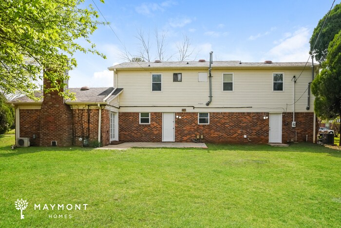 Building Photo - Large 4 Bedroom Home in Decatur