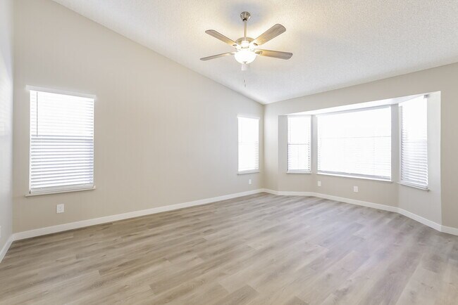Building Photo - 5600 Shuttle Ct
