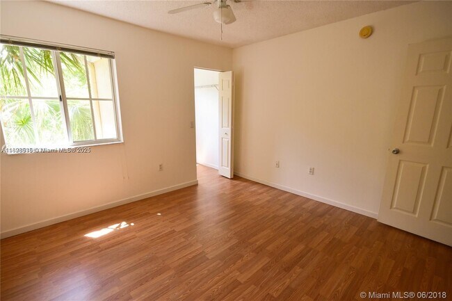 Building Photo - 2427 Centergate Dr