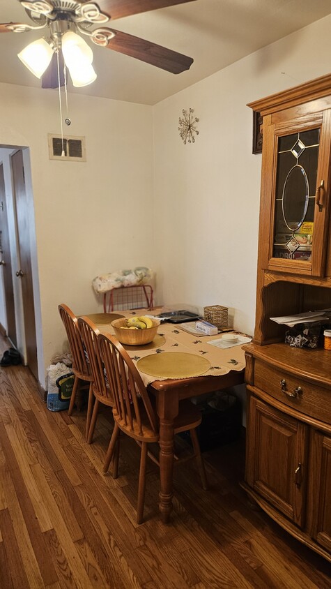 Building Photo - 5812 Sunshine Dr