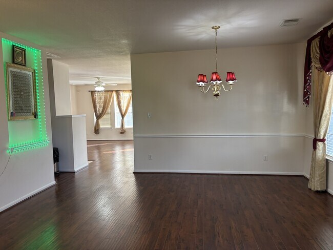 Foto del edificio - 5514 Gatesprings Ln