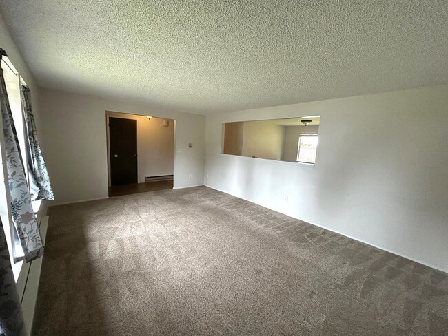 Building Photo - 3 Bedroom 1.5 Bath Rambler