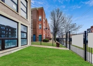 Foto del edificio - 4745 S Indiana Ave