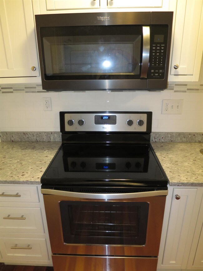 Building Photo - 14 Garrison Ave