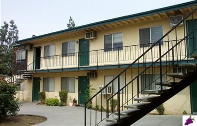 Building Photo - 1318 E San Ramon Ave