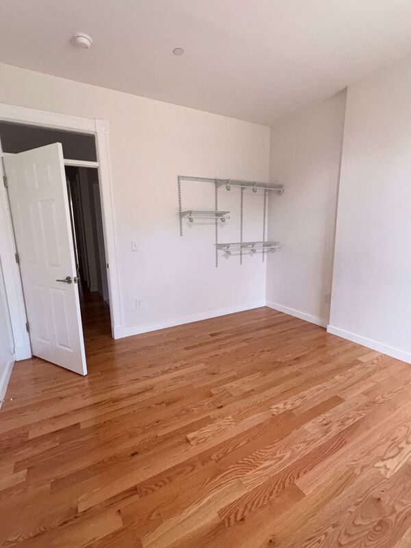 Foto del edificio - 2527 St Paul St