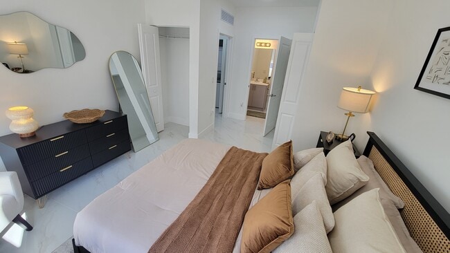 Foto del edificio - 1182 W 32nd St