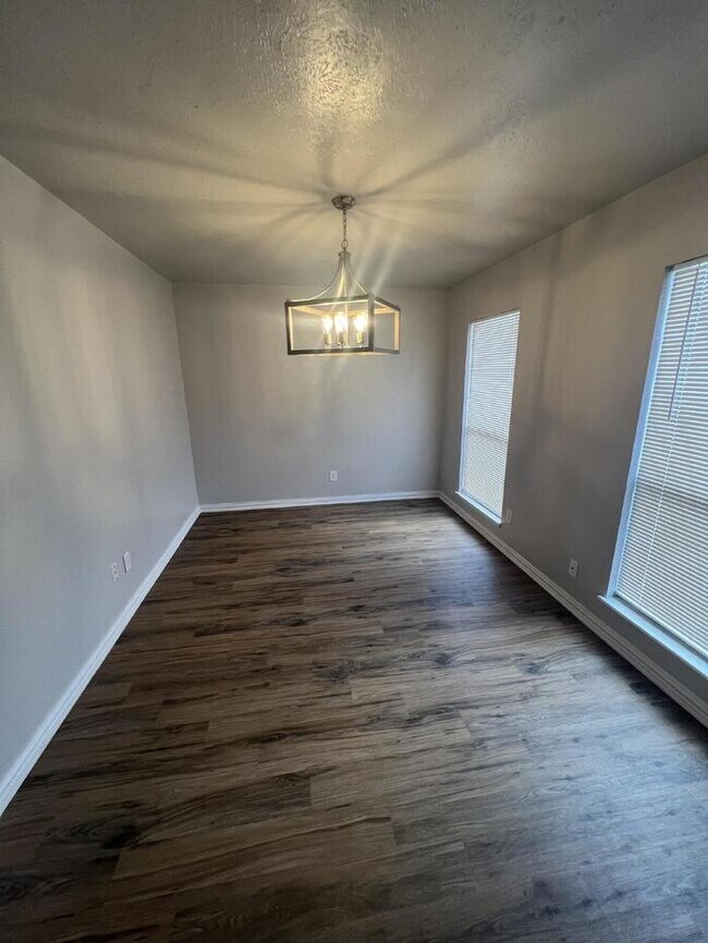 Building Photo - Updates, Updates, Updates!! 3/2/2 - N. Bea...