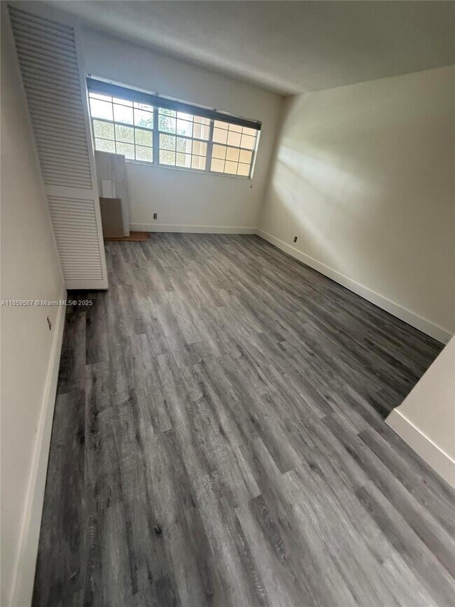 Building Photo - 2671 S Course Dr