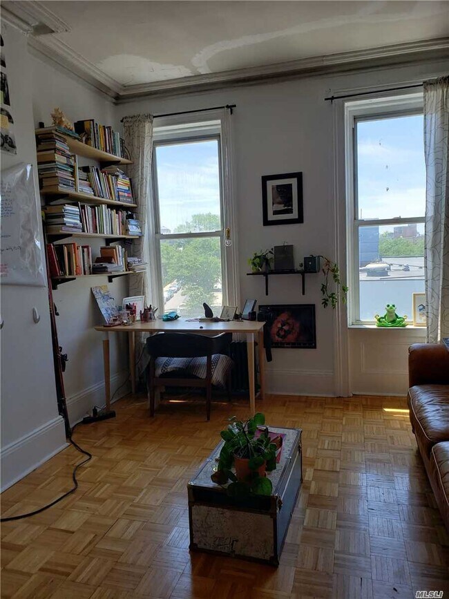 Building Photo - 213 Greenpoint Ave