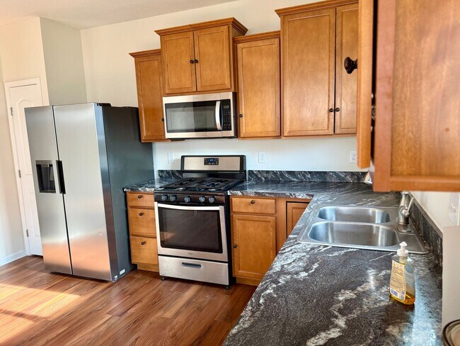 Foto del edificio - Spacious 4BR 2B w/ Large Backyard • Full Appliance Kitchen • 2-Car Garage in Pataskala