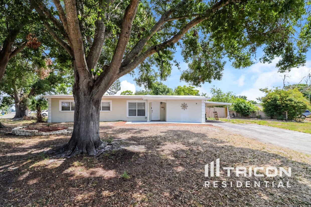 Foto principal - 6193 39th Ave N