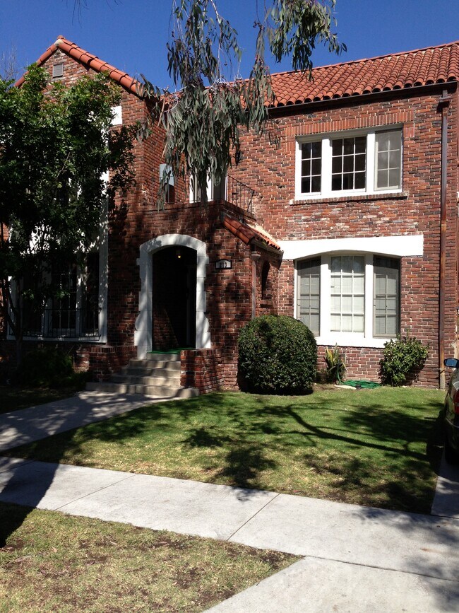 16-unit charming brick building - 213 E Acacia Ave