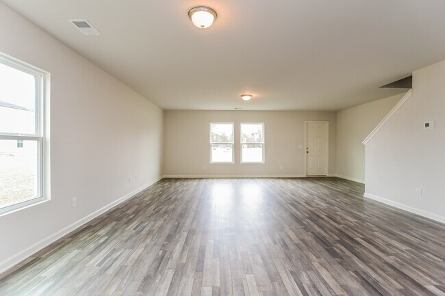 Foto del edificio - 4026 Lake Russell Dr