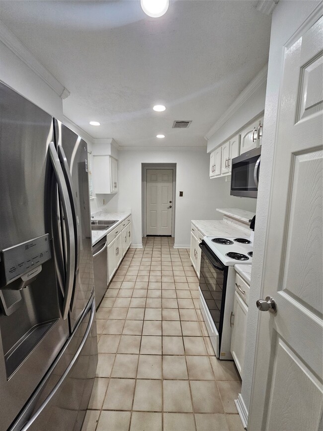 Building Photo - 2715 Ashington Dr