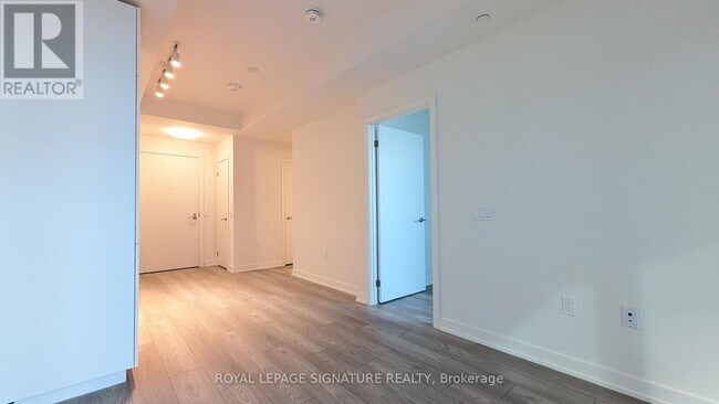 Photo du bâtiment - 120 Broadway Ave