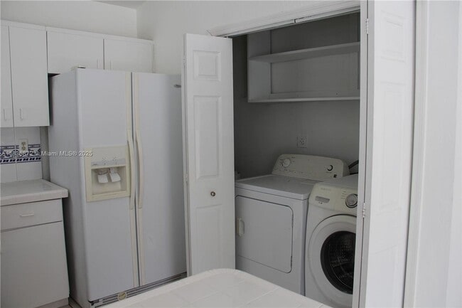 Foto del edificio - 5402 SW 144th Ct