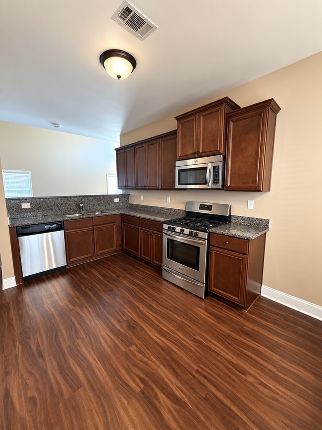 Building Photo - 424 Strawberry Walk