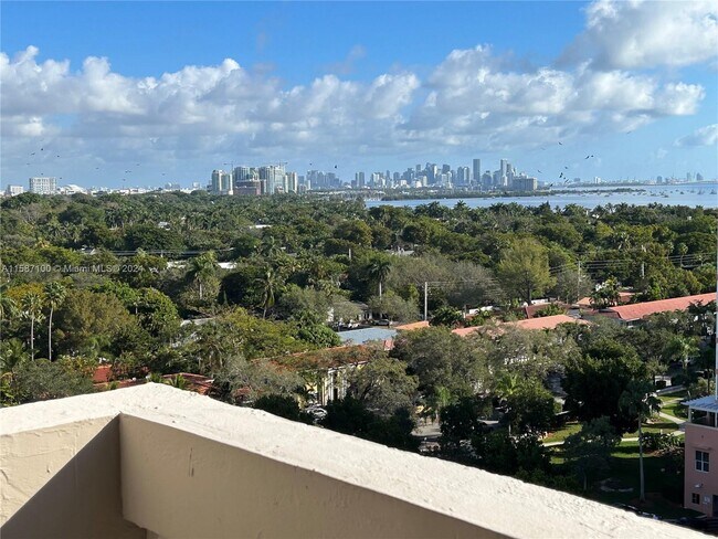 Foto del edificio - 90 Edgewater Dr