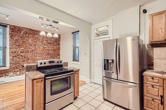 Building Photo - LOCATION! Blocks to Bronco's Stadium, light rail, park, Sloan's Lake.  ALL Utilities Included! Ov...