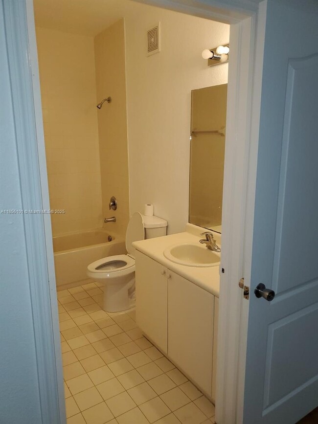 Building Photo - 1666 SE 27th Ct