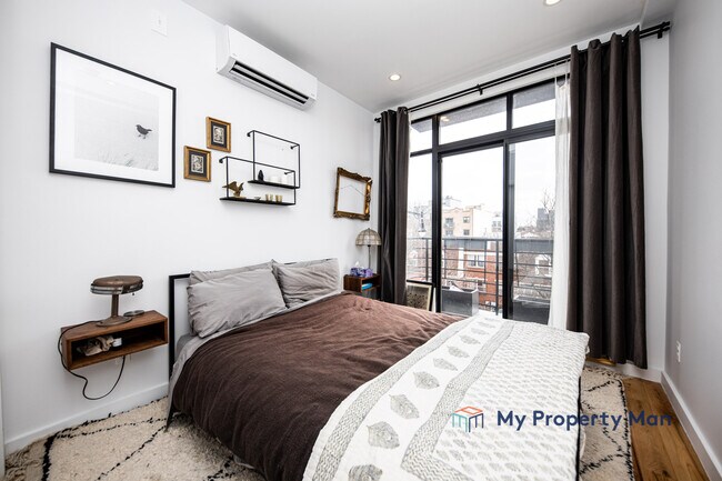 Front Bedroom - 1273 Dekalb Ave