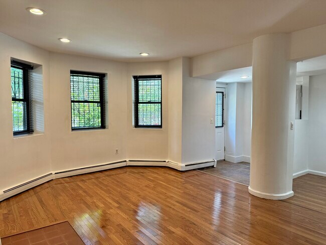 Foto del edificio - 390 Riverway