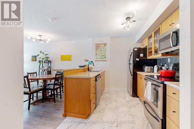 Building Photo - 138 Somerset St W