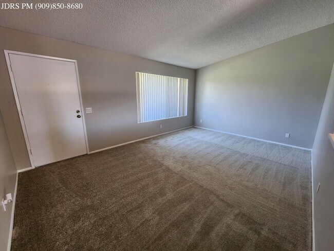 Foto del edificio - Riverside 4 bedroom Home