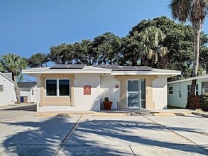 Building Photo - 102 15th Ave