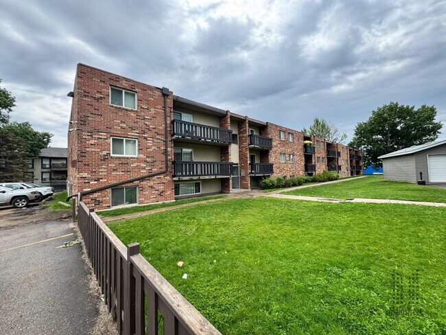 Photo du bâtiment - Confederation Park Apartments I &amp; II