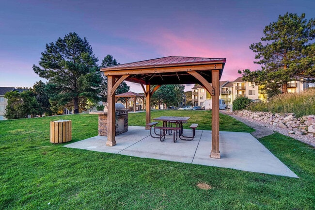 Building Photo - Vistas at Plum Creek
