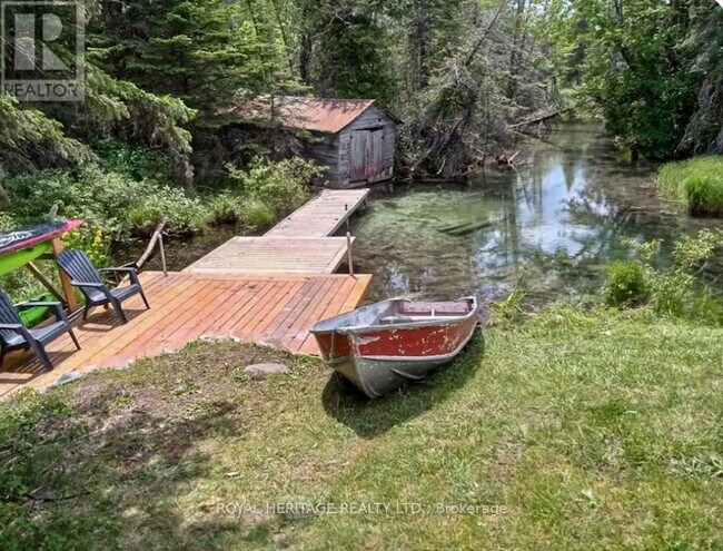 Photo du bâtiment - 1074 Lakehurst Rd