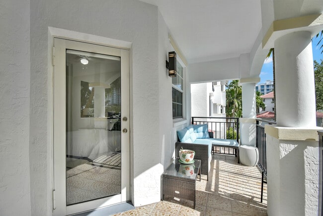 Foto del edificio - 3145 NE 184th St