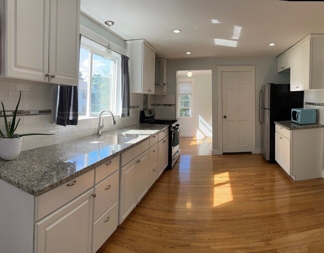 Building Photo - 36 Whiton Ave