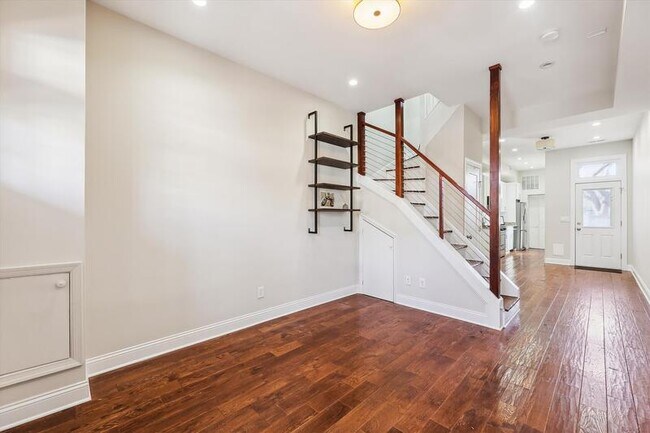 Building Photo - 114 16th St NE