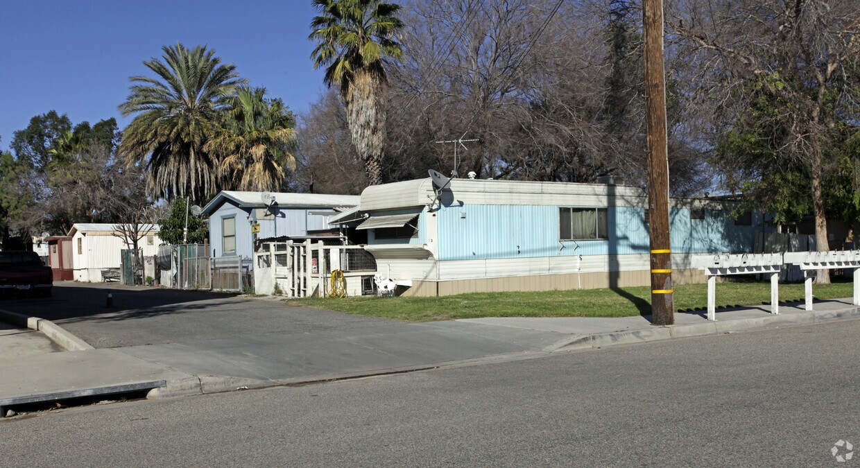 Building Photo - 14224 Whittram Ave